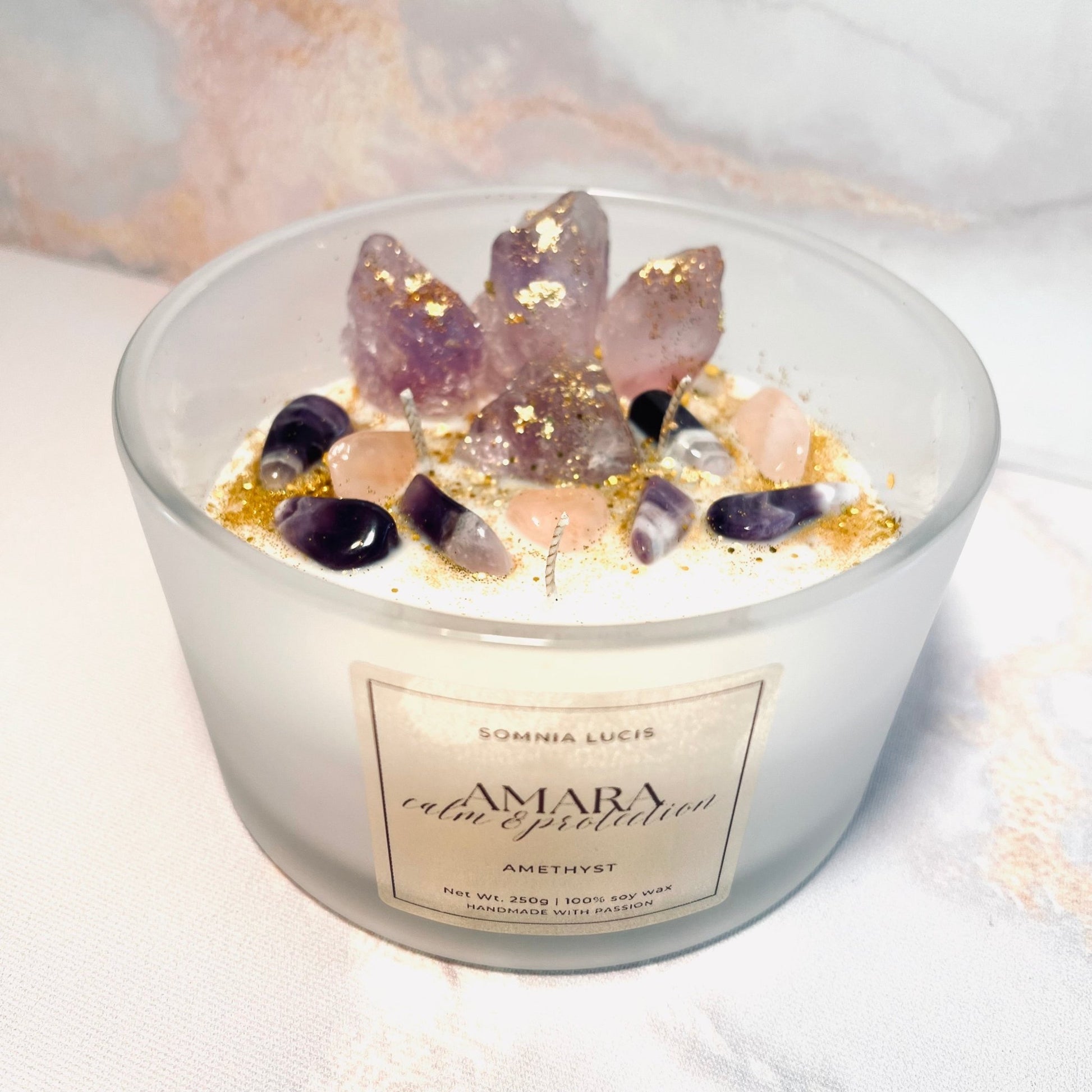 AMARA Calm & Protection - Große 3 - Docht Sojawachskerze mit Amethyst und Begleitstein - Somnia Lucis