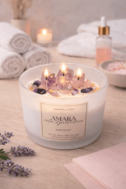 AMARA Calm & Protection - Große 3 - Docht Sojawachskerze mit Amethyst und Begleitstein - Somnia Lucis